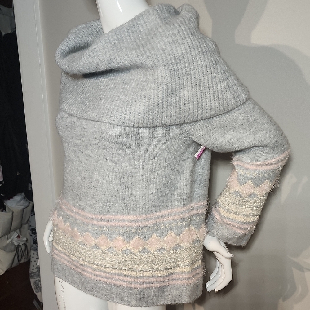 Caslon Gray Sweater with Pink and Cream Accents - Picture 6 of 8